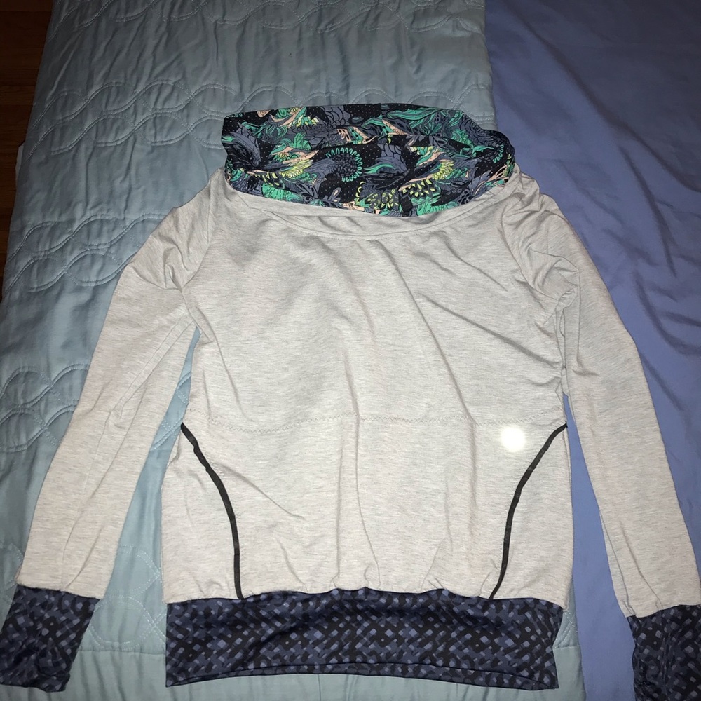 Athletic sweatshirt